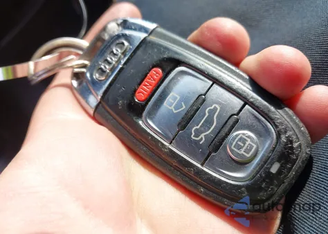 2015 Audi A8 L 4.0T из США, поврежденный, VIN WAU32AFD4FN008649